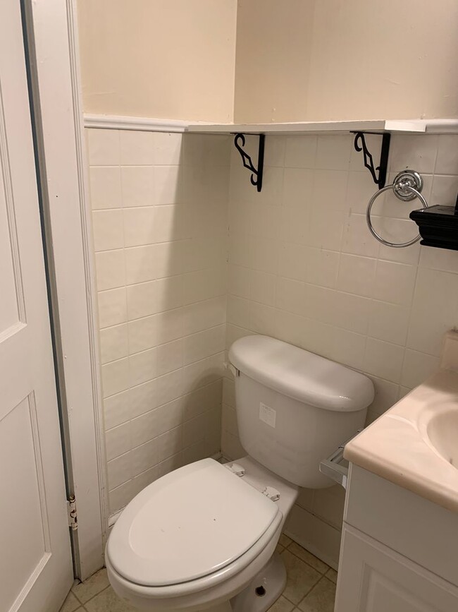 Building Photo - 225 Pine St