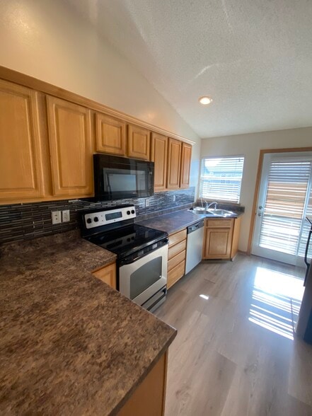 Building Photo - 1455 Easton Ln