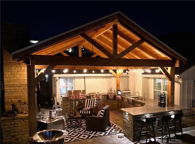 Building Photo - 8175 Main St