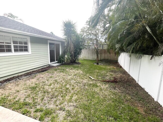 Building Photo - 382 NW 35th Ln
