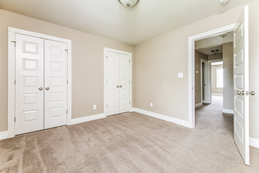 Building Photo - 3016 Watsonia Dr