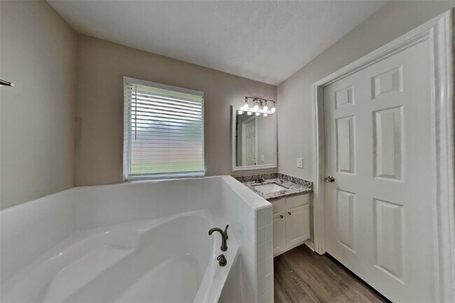 Building Photo - 12231 Piney Bend Dr