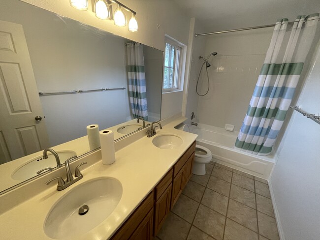 Building Photo - 958 Mendocino Dr