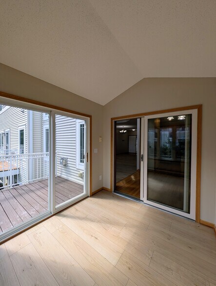 Building Photo - 594 Sutherland Dr