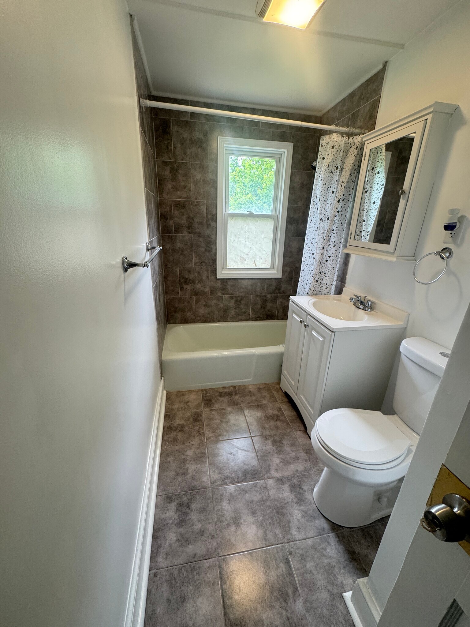 Building Photo - 267 Sylvan Ave