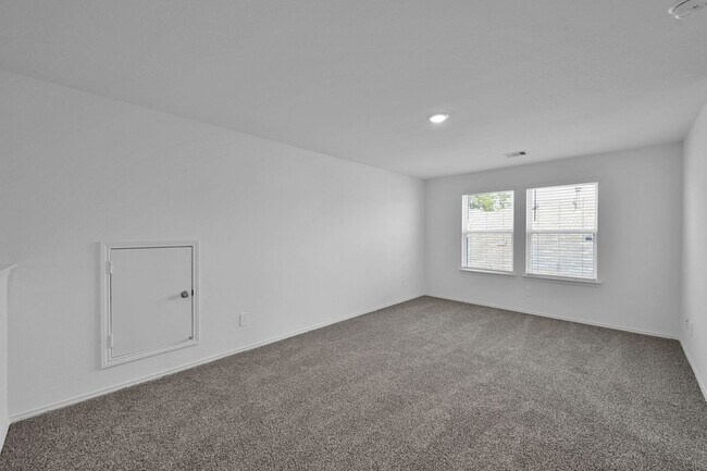 Building Photo - Never lived in 4 bed 3 bath with water views