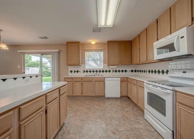 Building Photo - 4914 Jaymar Dr