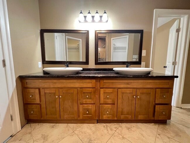 Building Photo - 12965 Larch Ln