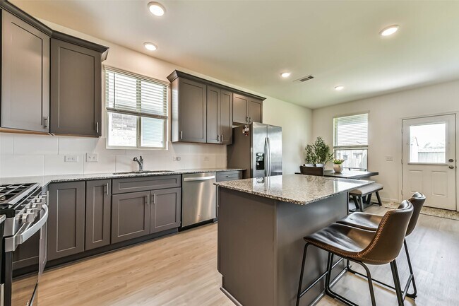 Building Photo - 339 Friesian Ct