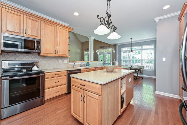 Building Photo - 8729 Riverwood Rd