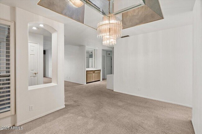 Building Photo - 5200 S Lakeshore Dr