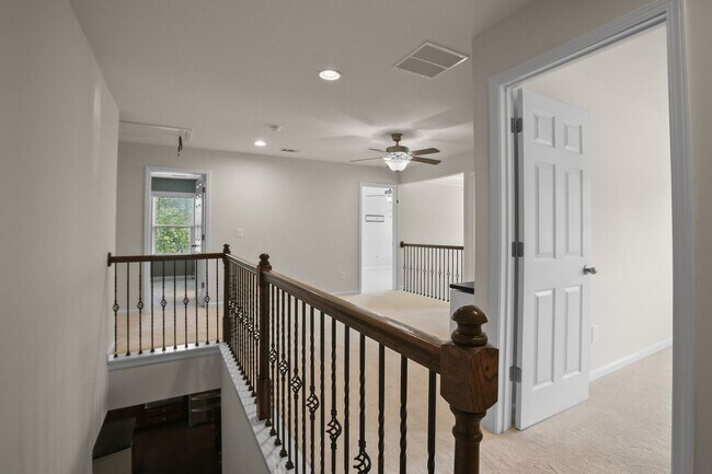 Building Photo - 248 Vinca Cir