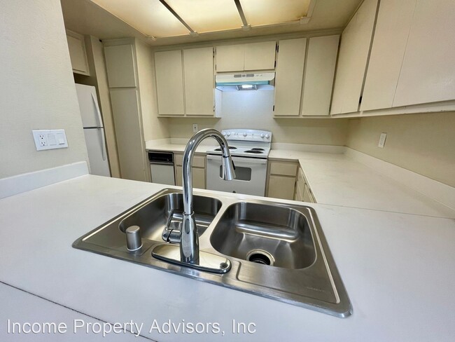 Building Photo - 2 br, 2.5 bath House - 4055 Crystal Dawn L...