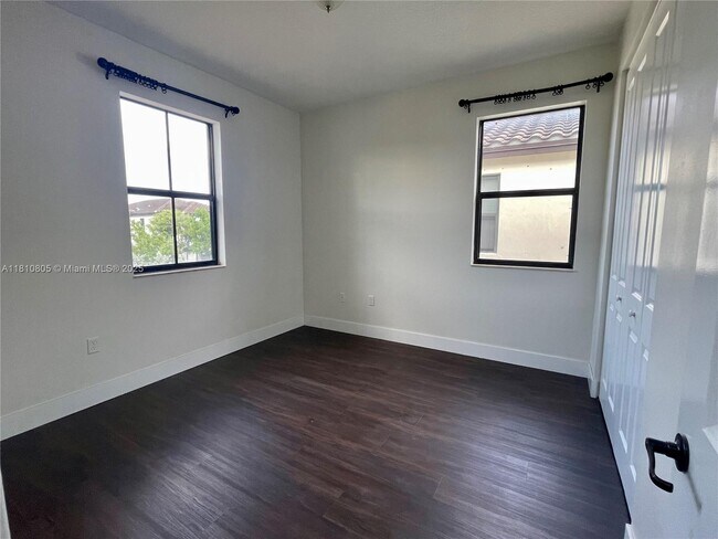 Building Photo - 3316 W 98th Pl