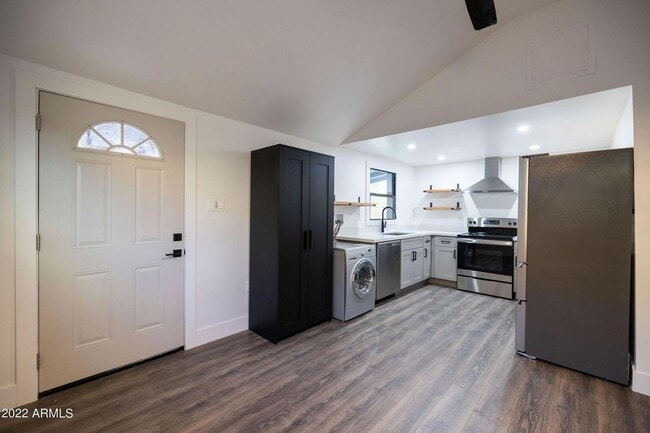Building Photo - 326 N 17th Dr