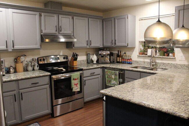 Building Photo - Beautiful 3 Bedroom  Home FOR RENT in Great Community of Steilacoom!!