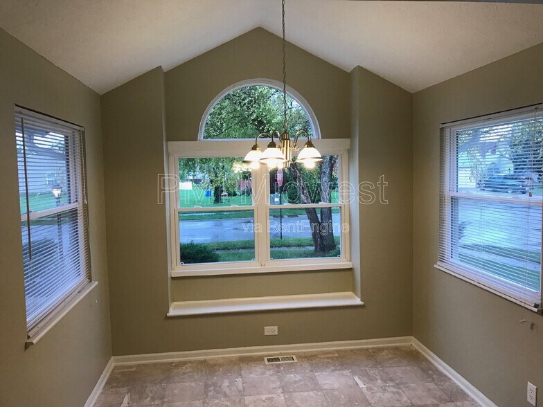 Building Photo - 3215 Keystone Lakes Way