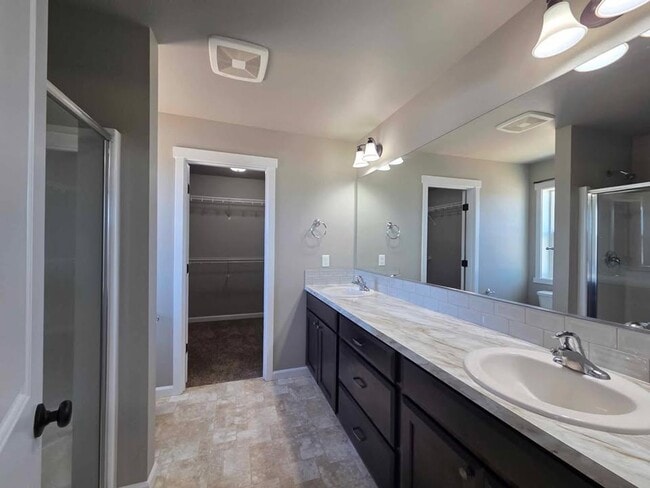 Building Photo - Stunning 3 Bedroom Home In Quincy!