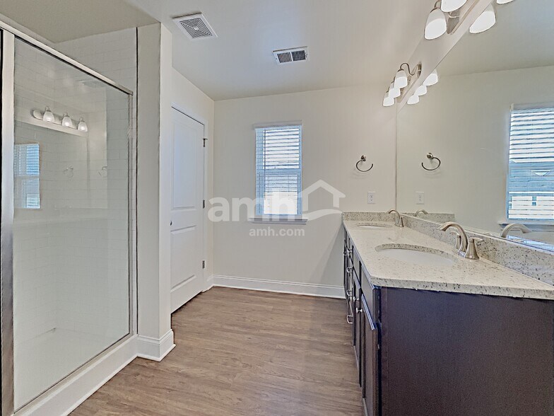 Building Photo - 568 Woodall Rd