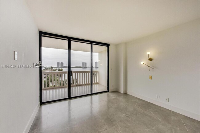 Building Photo - 1000 W Island Blvd