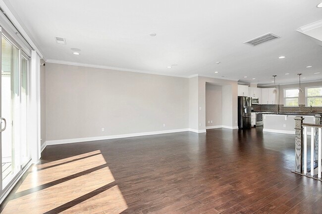 Building Photo - 2633 Statesville Ave