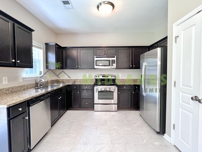 Building Photo - 464 Edenhall Dr