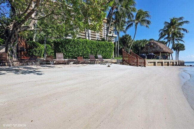 Building Photo - 3 Grove Isle Dr