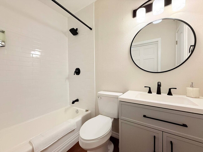 Building Photo - 904 15th St NE