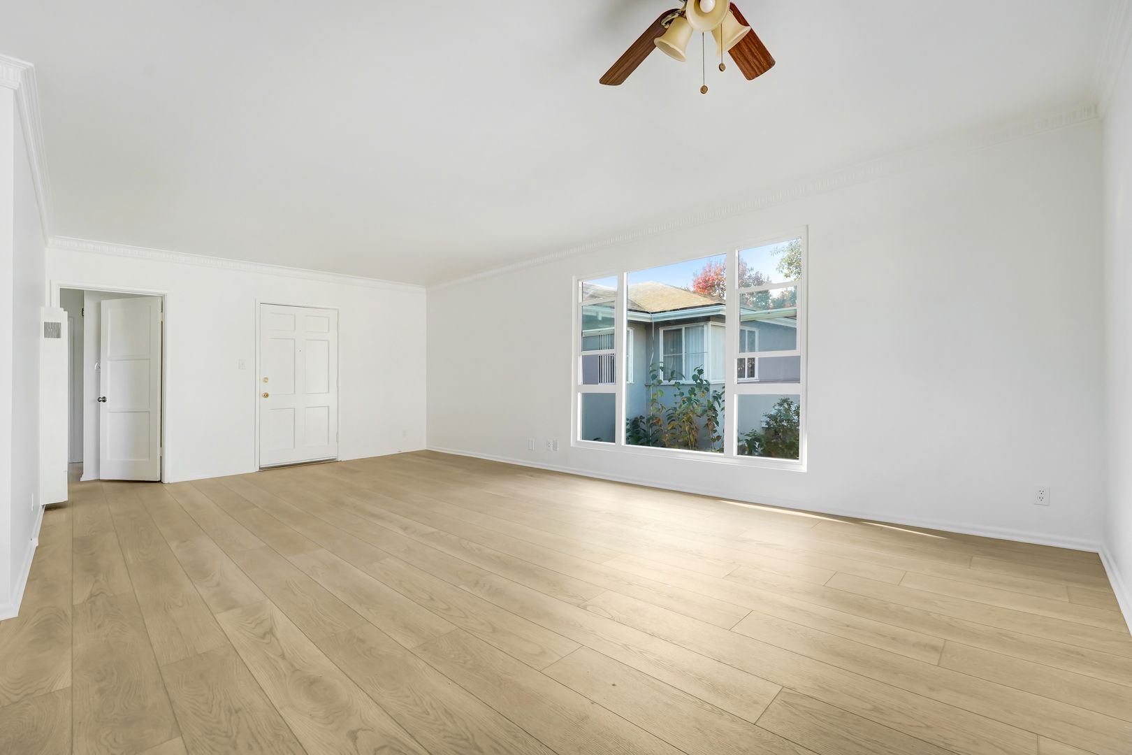 Building Photo - 3144-3152 S. Barrington Ave in Mar Vista - Has a Pool!