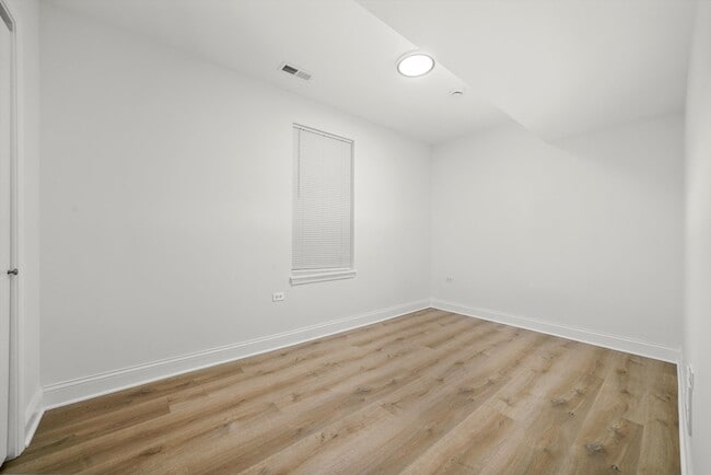 Building Photo - 2721 S Pulaski Rd