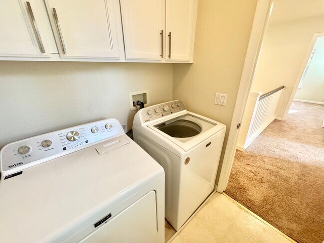 Building Photo - Beautiful 5 bed 3 bath Home in Wildhorse