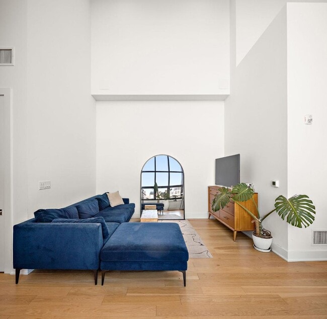 Building Photo - 6025 JFK Blvd E