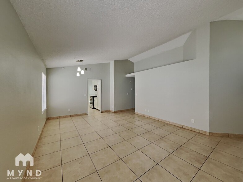 Building Photo - 1328 Sun Point Dr