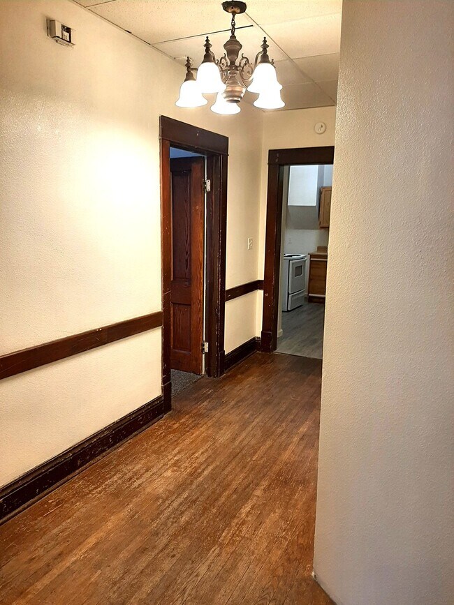 Building Photo - (1614 8th Ave)