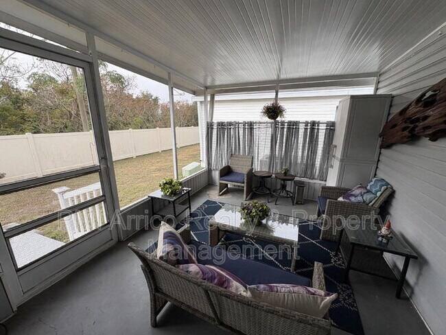 Building Photo - 712 Choo Choo Ln