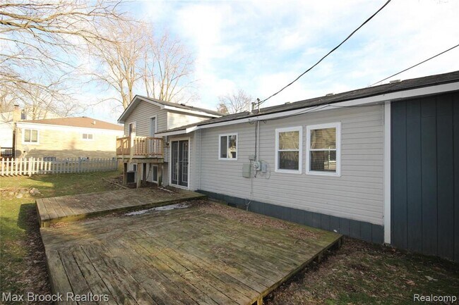 Building Photo - 2120 Daintree Ave