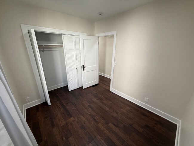 Building Photo - Newly Renovated 3 Bed, 1 Bath House w/ Bonus Room!