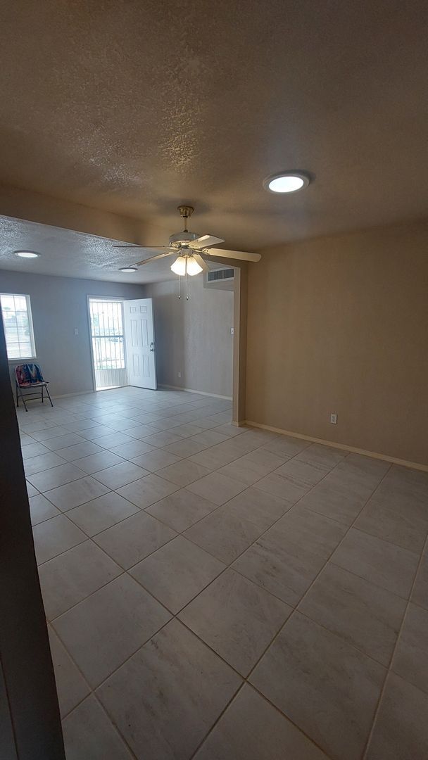 Building Photo - 4 bedroom 2 bathroom home ready now!!!!