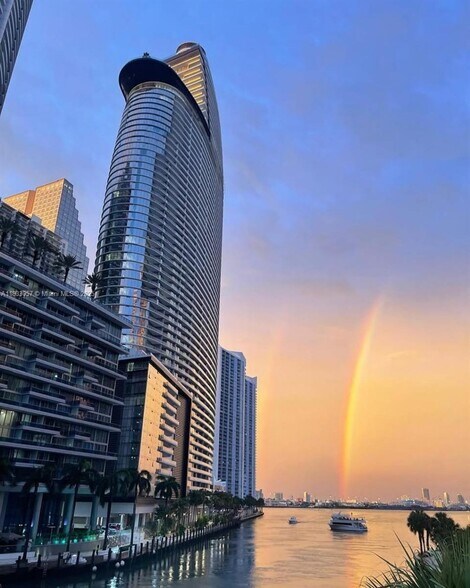 Building Photo - 300 Biscayne Boulevard Way