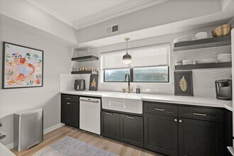 Building Photo - 17 Waugh Dr
