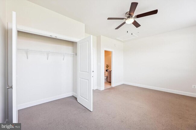 Building Photo - 4709 Van Buren St