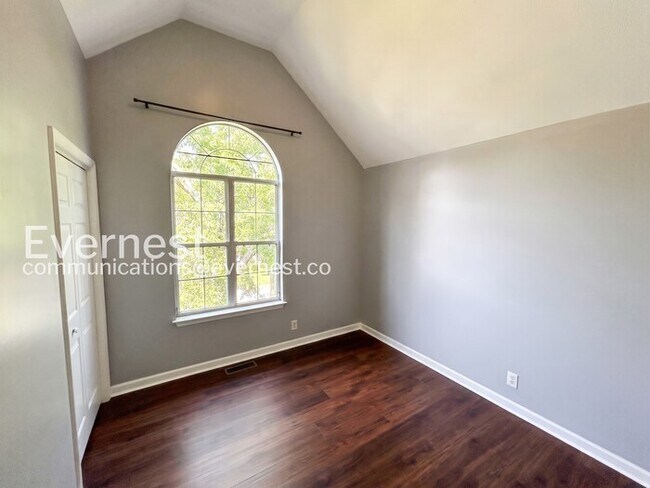 Building Photo - 3-Bed/2-Bath Home with Attached Garage/ Available Now!