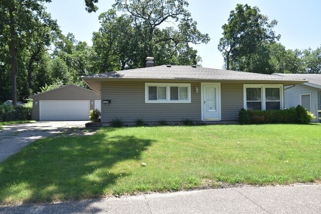 Primary Photo - 3 bedroom 1 bath home in Edison Park