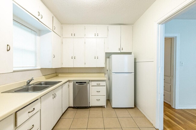 Building Photo - 2120 28th St