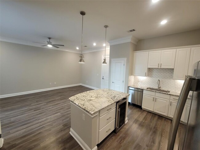 Building Photo - 2111 Austin St