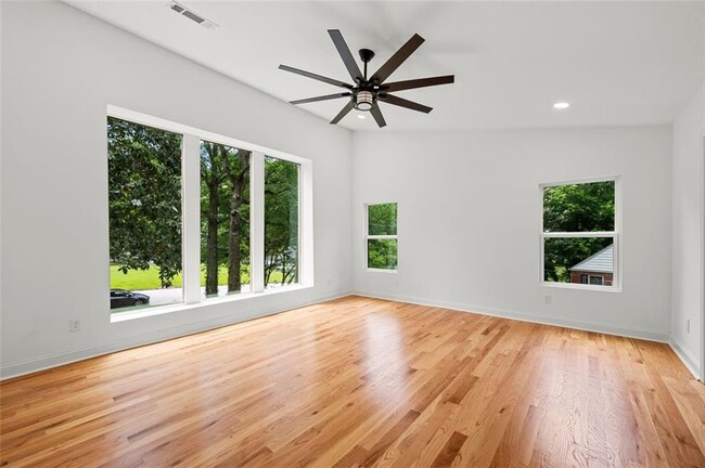 Building Photo - 2155 Venetian Dr SW
