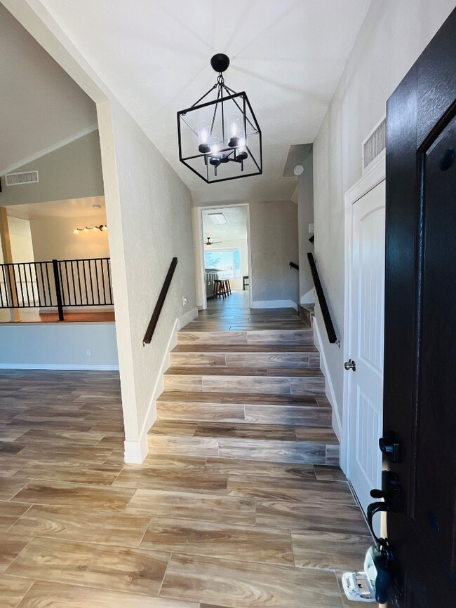 Building Photo - 6407 Los Altos Dr