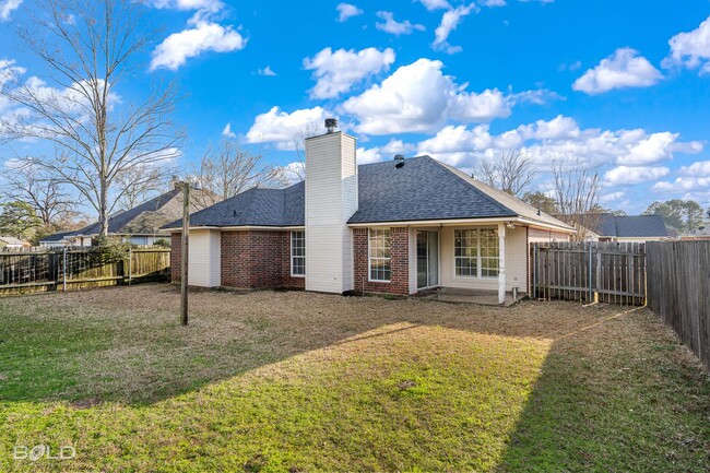 Building Photo - 3 Bedroom 2 bath Brick Home!