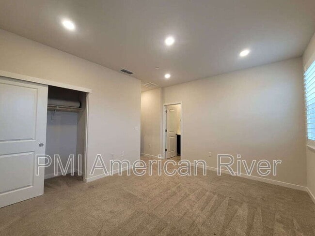 Building Photo - 5033 Rialto Dr