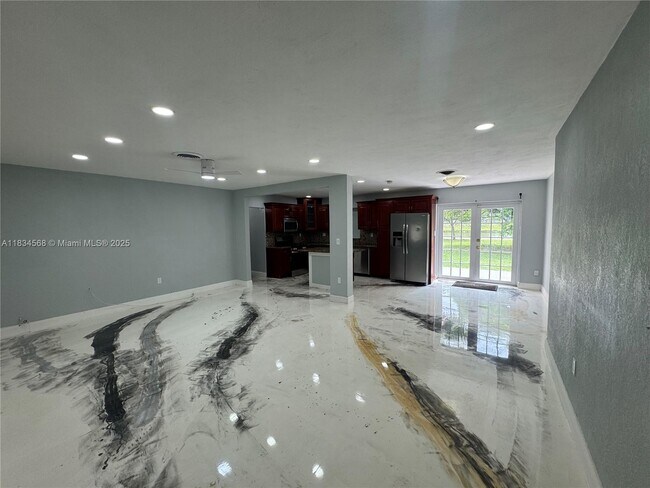 Building Photo - 115 Sierra Dr
